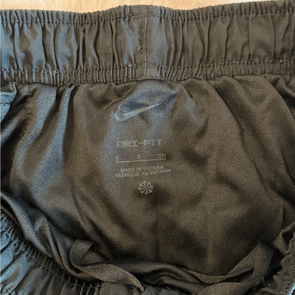 Black Nike shorts (Size small) - Picture 5 of 5
